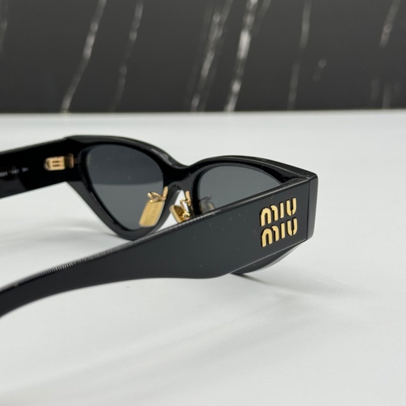 NEW SMU 03Z 1AB5S0 MIU MIU BLACK MU03ZS 1AB5S0 WOMEN SUNGLASSES MU 01ZS 1AB5S0 - Picture 8 of 11